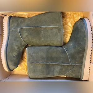 NIB Women’s Koolabuura by UGG size 8